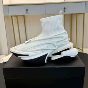 2026 Chaussures de créateur de luxe montantes, baskets décontractées de mode pour femmes et hommes, couleur unie, à semelle épaisse, pour la marche en extérieur - Product Image 3