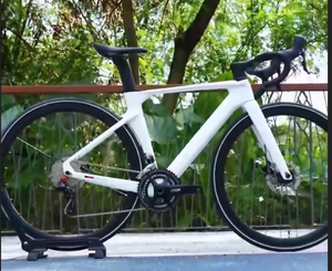 Vélo de course sur route TWITTER R10 <span class=keywords><strong>Pro</strong></span> 24 vitesses en fibre de carbone avec frein à disque, fibre de carbone, fonction de coupe-vent - Product Image 1