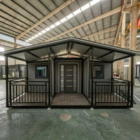 Maison préfabriquée en acier avec toit en pente et porche avant, maison modulaire moderne pour usage résidentiel et entrepôt