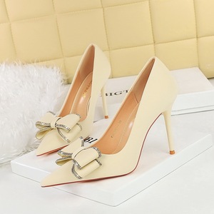 Eleganti scarpe da donna con punta a punta in seta <span class=keywords><strong>e</strong></span> raso, tacco a spillo sottile, perfette per matrimoni, ufficio <span class=keywords><strong>e</strong></span> occasioni formali. - Product Image 5