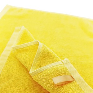 Toalla de mano cuadrada amarilla para niños, 33x33cm, suave, absorbente, agradable para la piel, con gancho para guardería - Product Image 4