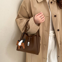 Sac Seau Vintage Coréen de Luxe Léger pour Femme, en PU, avec Bandoulière Unique, Fermeture à Loquet, Porté Main ou Épaule, Idéal Hiver