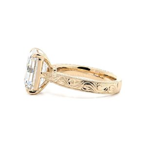 Bague solitaire vintage gravée taille émeraude en or 18 carats avec diamant de laboratoire, style hip-hop, plaqué or, bijou raffiné et élégant - Product Image 2