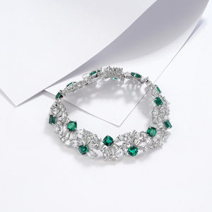 Bracelet en argent 925 avec émeraude cultivée, idéal pour les soirées festives, un super cadeau surprise pour les filles - Product Image 1