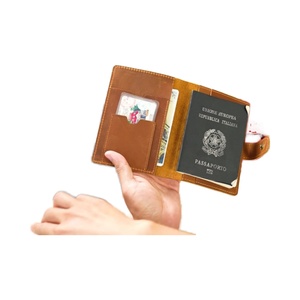 Porta Pasaportes Multifuncional Vintage de Cuero Boshiho, Diseño Crazy Horse, Clip para Documentos y Tarjetas de Embarque de Cuero Genuino - Product Image 2