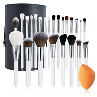 Logo personnalisé OEM Lot de 24 pinceaux de maquillage professionnel Brosse cosmétique blanche en cheveux synthétiques de haute qualité Marque privée