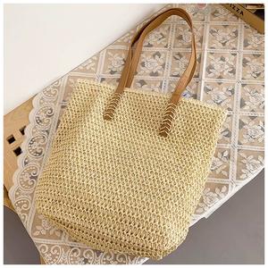 กระเป๋าโท้ทฟางสานสำหรับผู้หญิงกระเป๋าโท้ทแฟชั่นใหม่พร้อมดอกไม้และตัวอักษร - Product Image 3