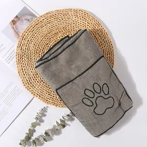 Toalha de banho KinHwa para cães, toalha de secagem de microfibra super absorvente, toalha macia para animais de estimação, para todos os animais de estimação com estampa de pata bordada