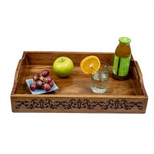 Plateau de service en bois d'acacia de luxe de qualité supérieure avec finition laquée et poignées en noyer artisanales pour le salon et la cuisine - Product Image 1