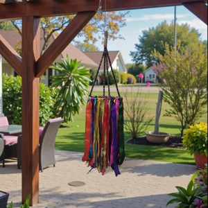Décorations suspendues de Noël en ruban de satin de luxe faites à la main en Inde avec clochettes métalliques – Style classique, haute qualité - Product Image 1