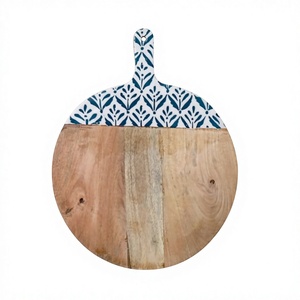 Planche à découper rectangulaire en bois BS INTERNATIONAL, motif poisson bleu, poignée en acacia naturel, écologique, passe au lave-vaisselle, plateau à pizza - Product Image 3