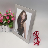 Cadre photo en métal au design personnalisé tendance pour filles, cadre en aluminium argenté pour l'affichage de photos, usage décoratif