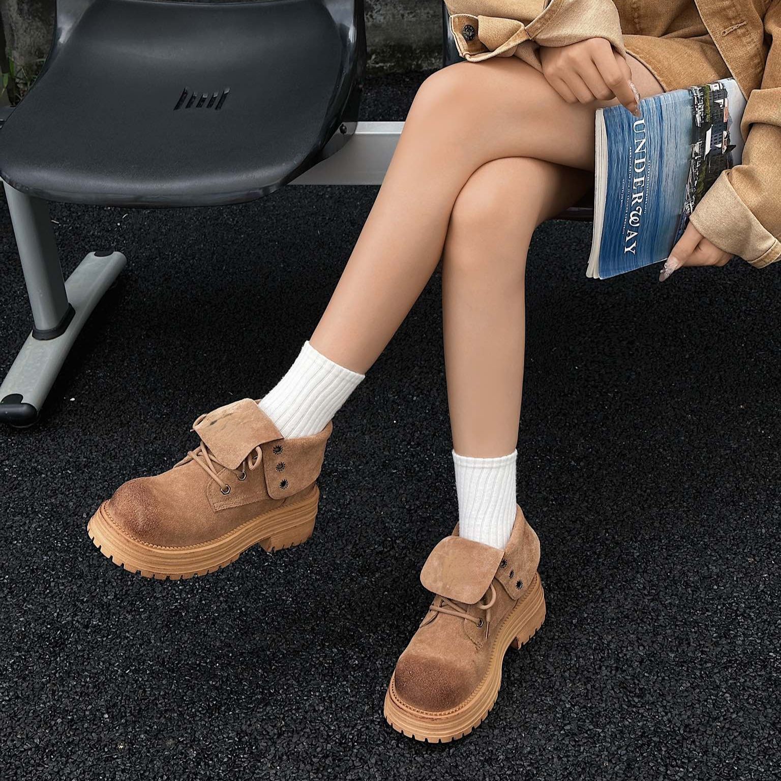 สีน้ำตาล