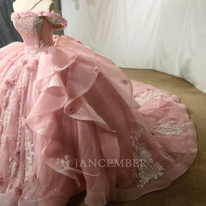 Vestido de Festa Rosa com Cauda Chapel, Camadas, Estilo Princesa, para Baile de Formatura, Debutante, 15 Anos, com Apliques e Bordados de Cristal - Product Image 4