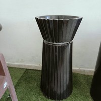 Wastafel Pedestal Satu Bagian Batu Buatan Hitam Mewah Berkualitas Baik untuk Kamar Mandi Hotel, Desain Modern