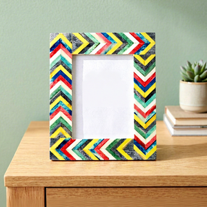 Cadre photo géométrique moderne fait main en os incrusté, motif abstrait en zigzag de luxe, créatif, pour table, bureau ou mur, avec bordure décorative - Product Image 1