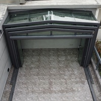 La structure en aluminium motorisée par clôture inclinée escamotable électrique commerciale de véranda quatre saisons loge en verre mobile extérieur