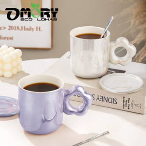 Tasse en céramique nacrée en forme de fleur OMORY 300ML avec couvercle - Tasse résistante à la chaleur de couleur violette, tasse compatible micro-ondes - Product Image 1