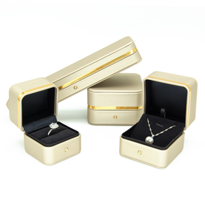 Boîtes à bijoux en cuir PU avec impression de logo personnalisé de haute qualité étui à bijoux en cuir à bas <span class=keywords><strong>prix</strong></span> boîte à bagues prise en charge OEM ODM - Product Image 4