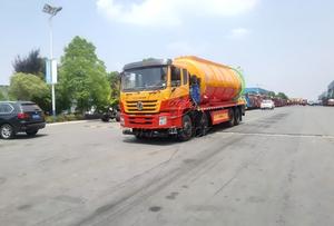 Camión de Succión por Aspiración Dongfeng de 33m³ con 12 Ruedas, Tanque Super Grande y Potente Succión para Limpieza Rápida de Alcantarillado, Pozos de Agua y Tanques de Sedimentos - Product Image 3
