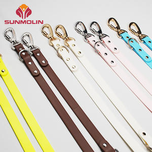 Ustom-collar y correa de PVC impermeable para perro, correa de longitud suave ajustable con textura de cuero y revestimiento de silicona - Product Image 1