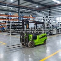 Elektrischer Gabelstapler 2 Tonnen Lithium-Ionen-Batterie Vierrädrig Neue Energie Materialumschlagstapler Hydraulischer Seitenschieber Vollgummireifen