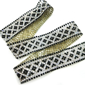 L226 Cinta de diamantes de imitación Apliques de ajuste de cristal Hierro en recorte de <span class=keywords><strong>diamante</strong></span> para manualidades y bodas - Product Image 3