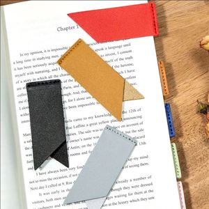 ที่คั่นหนังสือแบบคลิปหนีบมุมหนัง PU คลาสสิก สำหรับอ่านหนังสือ ของขวัญสำหรับนักสะสมหนังสือ - Product Image 1