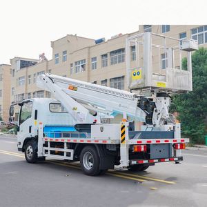 Camión de Trabajo Aéreo Isuzu con Brazo Telescópico de 24m y 4 Secciones, Rotación Completa, para Reparaciones de Emergencia en Redes Eléctricas - Product Image 4