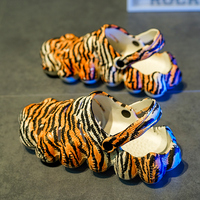 2023 été Unique sabots tigre patte imprimé Animal pantoufles pour la maison hommes maison pantoufles imperméable sandale