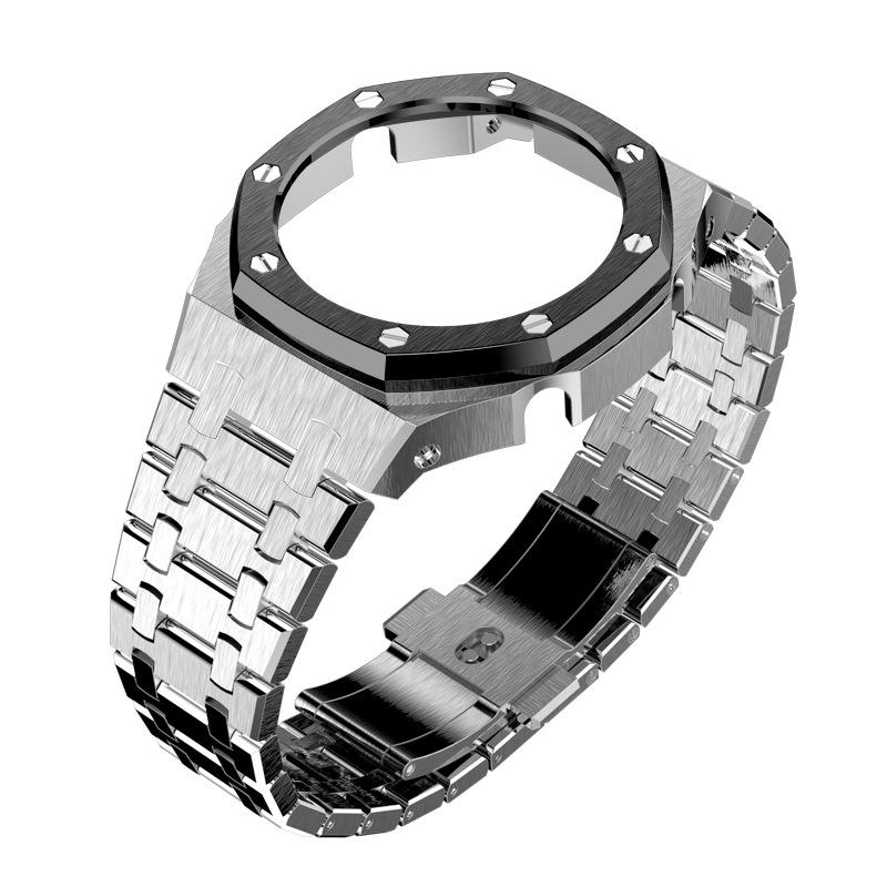 เคสเงินพร้อมสายรัดสีเงินและแหวนสีดำ