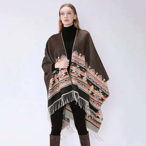 Ponchos et capes mexicains classiques en laine longue pour femmes, chauds pour l'hiver, à capuche ouverte, avec pompons, pour activités de plein air - Product Image 3