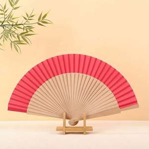 Éventail à main personnalisé en bois de poirier coloré espagnol pour mariage - Product Image 2