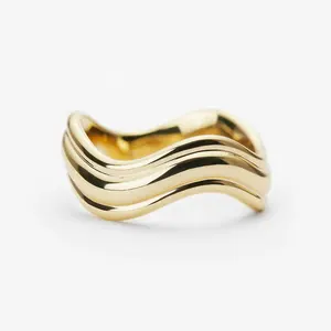 Venta al por mayor 14/18K chapado en oro Vermeil 925 plata esterlina tendencia mínima 2024 joyería de moda anillo de onda torcida para mujeres