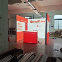 Stand d'exposition modulaire pour produits pour bébés, mur en tissu rétroéclairé SEG pour salon professionnel des produits pour la maternité