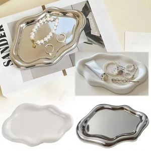 Bandeja de Almacenamiento de Joyas de PP de Diseño Moderno Personalizado, con Forma de Nube Tallada, Acabado Galvanizado, Multifuncional y Portátil para Aretes y Anillos - Product Image 2
