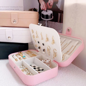 Boîte à <span class=keywords><strong>bijoux</strong></span> en cuir Pu <span class=keywords><strong>de</strong></span> <span class=keywords><strong>luxe</strong></span>, Logo personnalisé, vente en gros, étui d'organisation, Mini boîte à <span class=keywords><strong>bijoux</strong></span> <span class=keywords><strong>de</strong></span> voyage en cuir, quantité minimale <span class=keywords><strong>de</strong></span> commande - Product Image 2