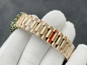 Caja central integrada, tapa inferior atornillable y corona para mecanismo de cuerda. Reloj Mecánico de Primera Calidad para Hombre - Product Image 6