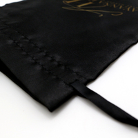 Sac de rangement pour perruques en soie satinée imprimé sérigraphié avec logo personnalisé Hongjinye, sac anti-poussière de luxe à cordon, doux et idéal pour offrir