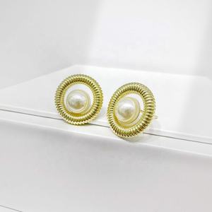 Prix d'usine, boucles d'oreilles en argent 925, nouvelles boucles d'oreilles géométriques pour mariée, mariage, rétro, petites perles d'eau douce, élégantes, boucles d'oreilles à clous pour femmes - Product Image 5
