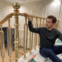 Rampe d'escalier en aluminium sculpté de qualité supérieure, finition noir et or, balustrade intérieure de luxe pour villas, hôtels et projets de bureaux