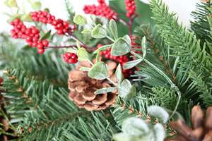 Low Price Customized Home Luxury <b>Decoration</b> Pinecore Berry Greenary Christmas <b>Wreath</b> - Product Image 5