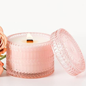 Vidéo romantique créative Design en forme de relief à rayures Bocal en verre haut de gamme avec couvercle en verre Bougie parfumée à la cire de soja de luxe - Product Image 6