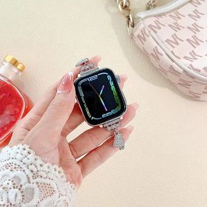 Cinturino di Lusso in Acciaio Inossidabile per <span class=keywords><strong>Apple</strong></span> <span class=keywords><strong>Watch</strong></span> 38/40/41/42/44/45mm, Compatibile con Serie 10 9 8 7 6 5 4 <span class=keywords><strong>SE</strong></span> - Product Image 4