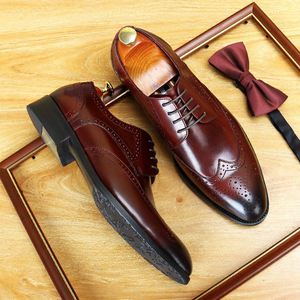 Chaussures Oxford en cuir vert italien de luxe, fabriquées à la main avec un design gravé au laser, élégantes pour les occasions formelles et les galas - Product Image 1