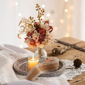 Plateau décoratif rond en bois avec porte-bougie et vase pour la décoration de table de mariage - Product Image 1