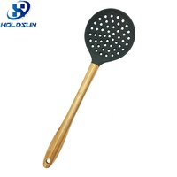 Écumoire de cuisine en silicone de qualité alimentaire, résistante à la chaleur, écologique, avec logo personnalisable et manche en bois, pour la cuisine à domicile