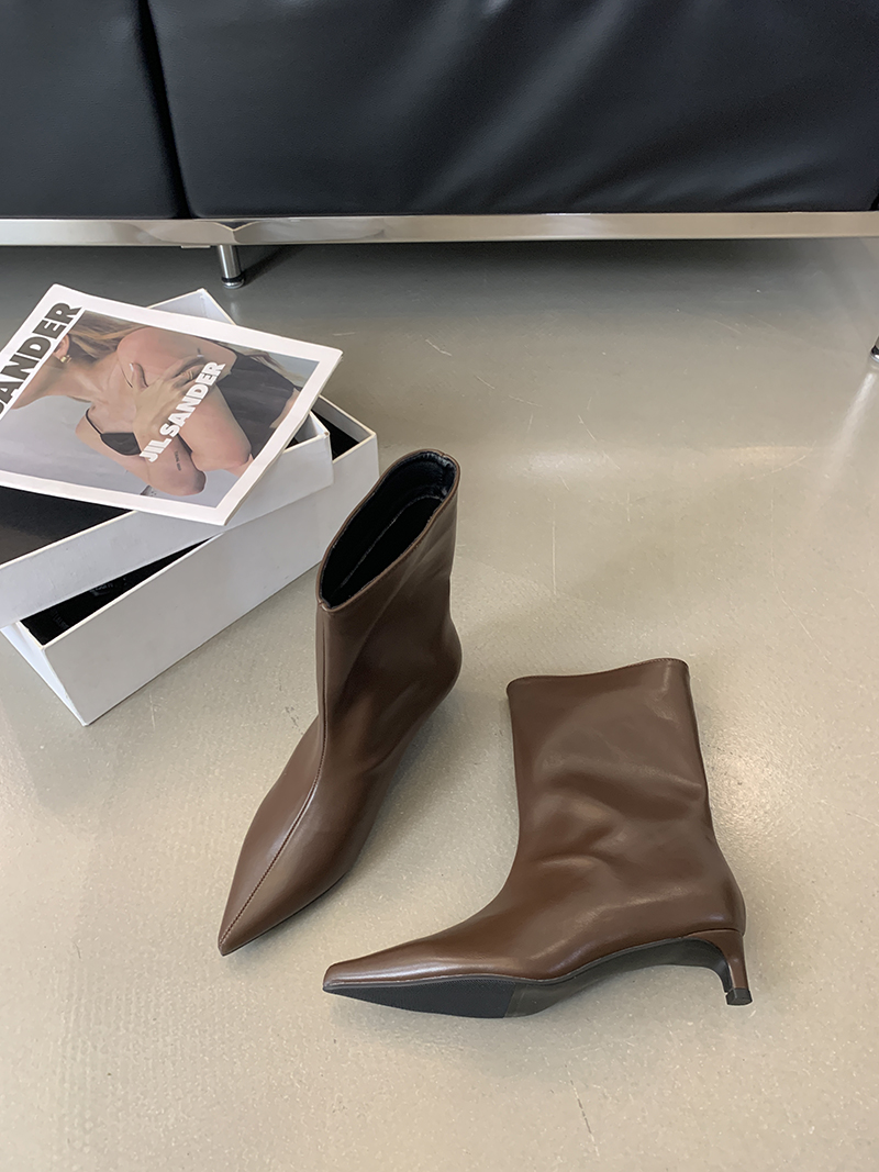 สีน้ำตาล