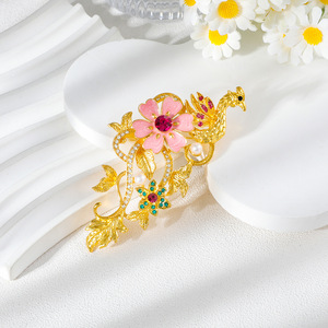 Broche de Animales Pequeños, Estilo Europeo y Americano, con Incrustaciones de Diamantes, Flores Frescas y Aves, Elegante y Moderno - Product Image 1