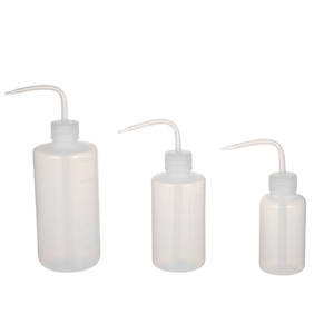 Bouteille de lavage cylindrique en plastique XZ LAB 500 ml avec bec courbé pour rinçage et distribution en laboratoire pour la chimie - Product Image 1